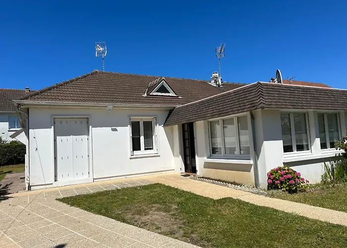 Maison Historique Familiale 300m De La Sword Casa vacanze Ouistreham